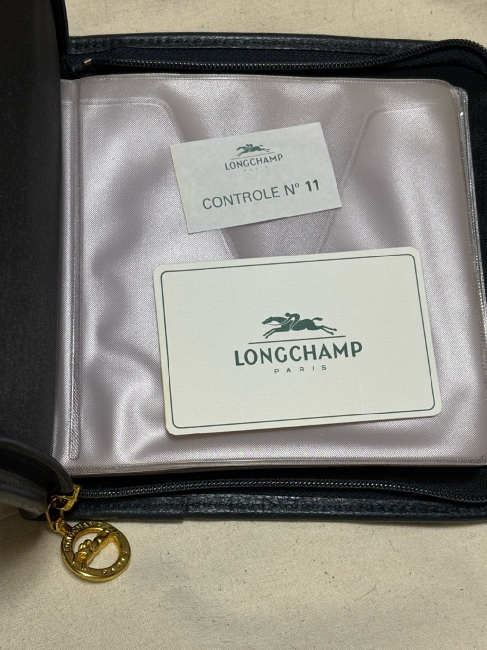 Longchamp Black Pebbled Leather CD holder with  Zip Pull - Picture 6 of 7